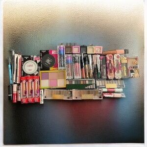 Vintage Hard Candy Makeup Bundle (33 Items!) – All Sealed & Unused + Free Gift 🎀